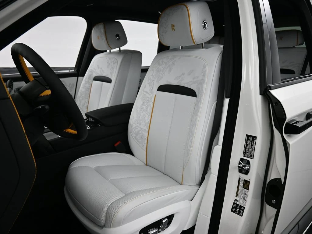 2026 Rolls-Royce Black Badge Cullinan Series II interior, seats, Arctic White and Black