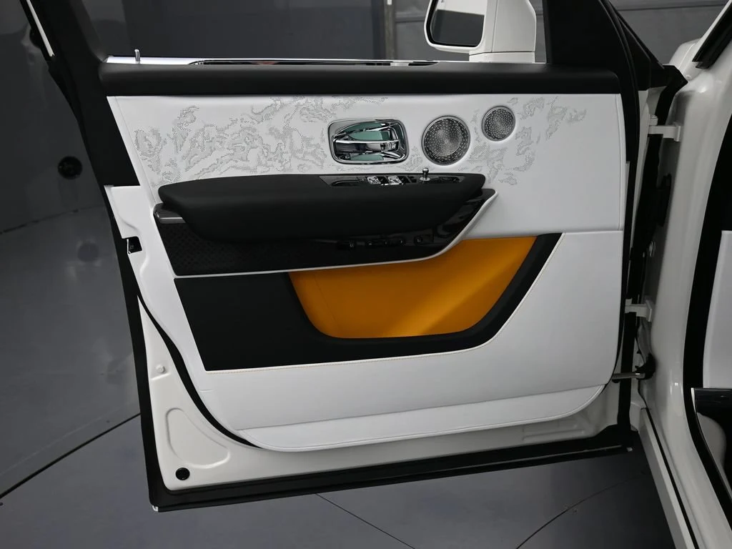 2026 Rolls-Royce Black Badge Cullinan Series II interior, door panel, Arctic White and Black