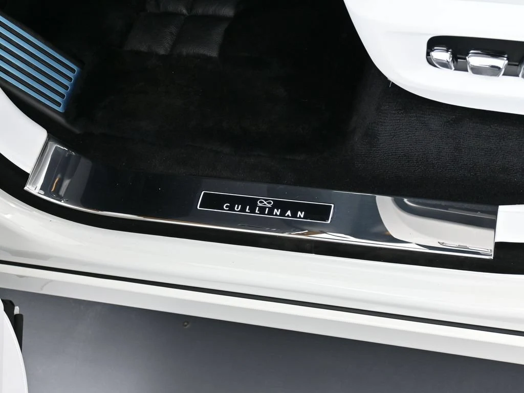 2026 Rolls-Royce Black Badge Cullinan Series II interior, door sill, Arctic White and Black