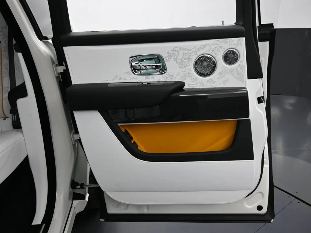 2026 Rolls-Royce Black Badge Cullinan Series II interior, door panel, Arctic White and Black