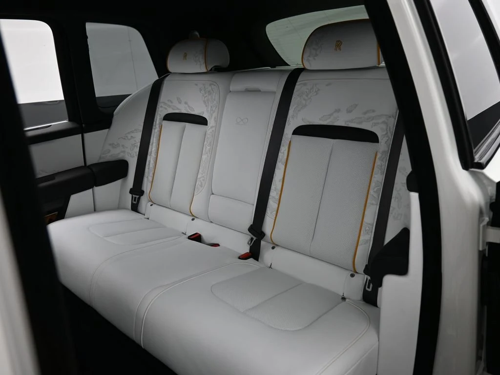 2026 Rolls-Royce Black Badge Cullinan Series II interior, seats, Arctic White and Black