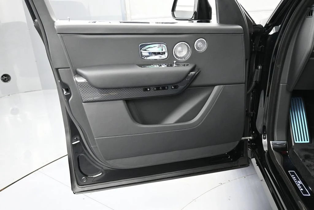 2027 Rolls-Royce Black Badge Cullinan Series II interior, door panel