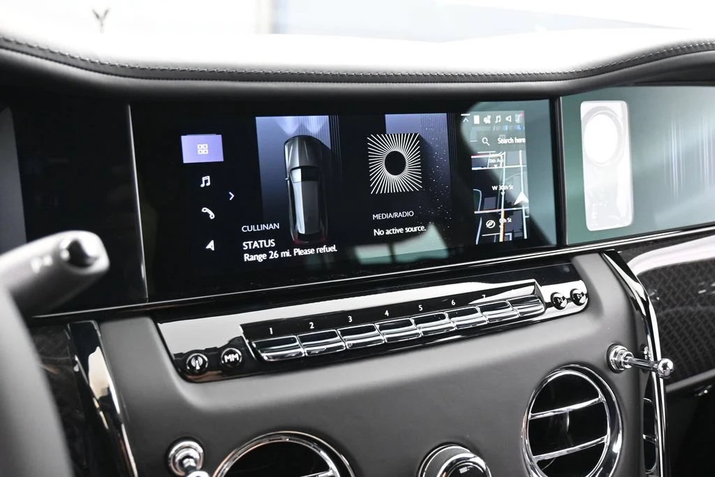 2027 Rolls-Royce Black Badge Cullinan Series II interior, center console