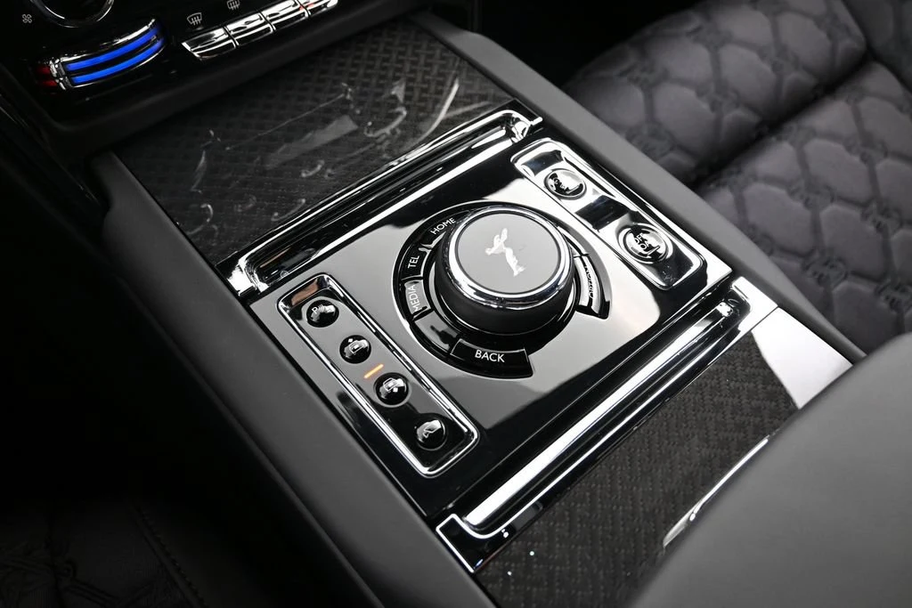 2027 Rolls-Royce Black Badge Cullinan Series II interior, center console
