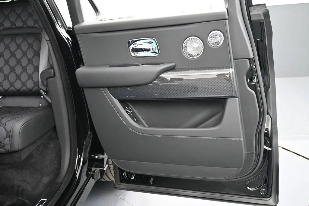 2027 Rolls-Royce Black Badge Cullinan Series II interior, door panel