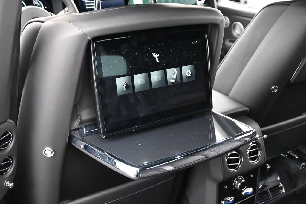 2027 Rolls-Royce Black Badge Cullinan Series II interior