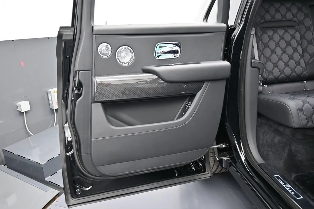 2027 Rolls-Royce Black Badge Cullinan Series II interior, door panel