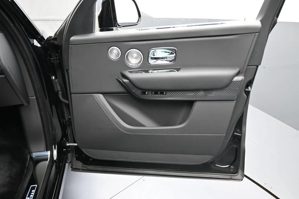 2027 Rolls-Royce Black Badge Cullinan Series II interior, door panel