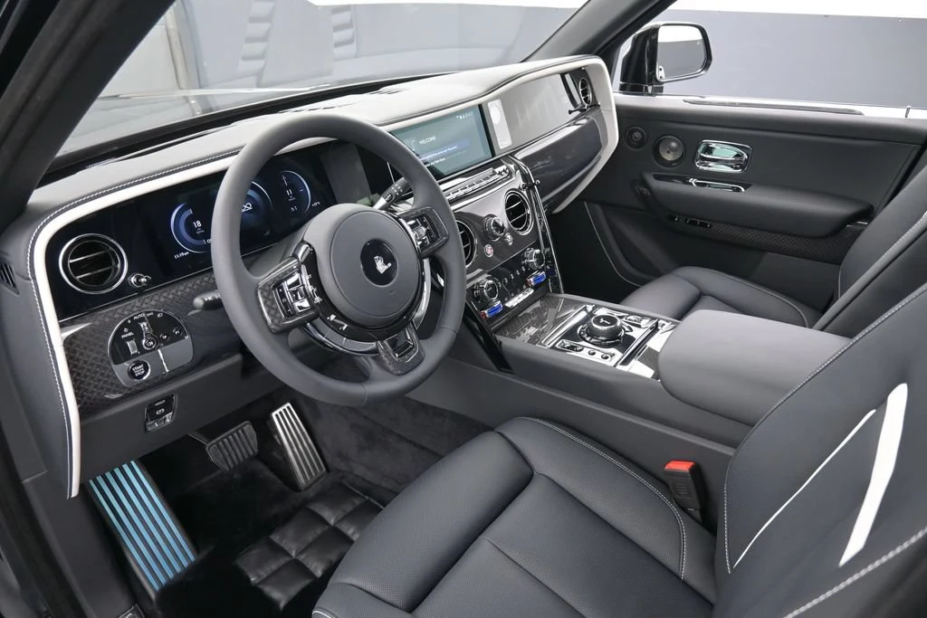 2027 Rolls-Royce Black Badge Cullinan Series II interior