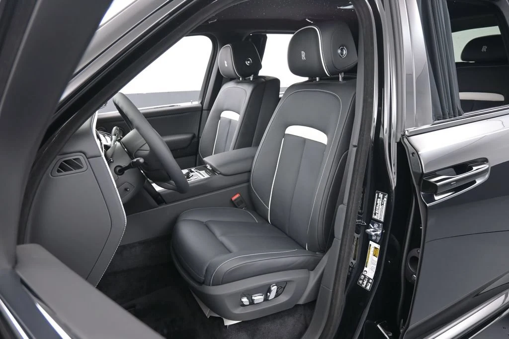 2027 Rolls-Royce Black Badge Cullinan Series II interior, seats