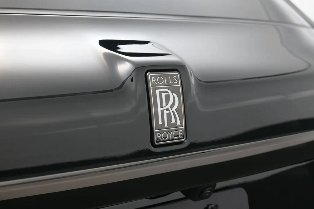2027 Rolls-Royce Black Badge Cullinan Series II interior, door sill