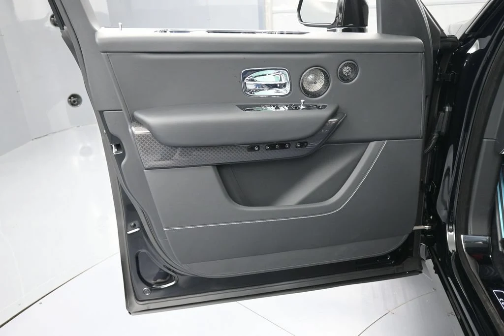 2027 Rolls-Royce Black Badge Cullinan Series II interior, door panel