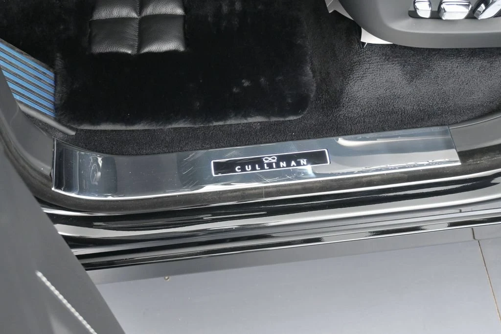 2027 Rolls-Royce Black Badge Cullinan Series II interior, door sill