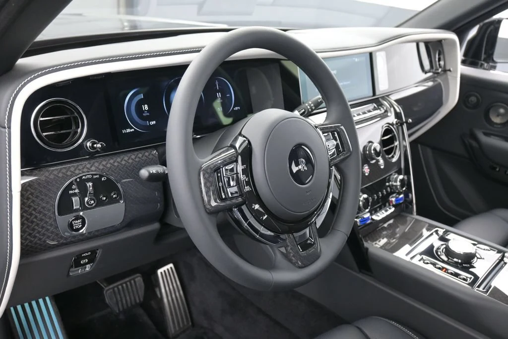 2027 Rolls-Royce Black Badge Cullinan Series II interior, dashboard