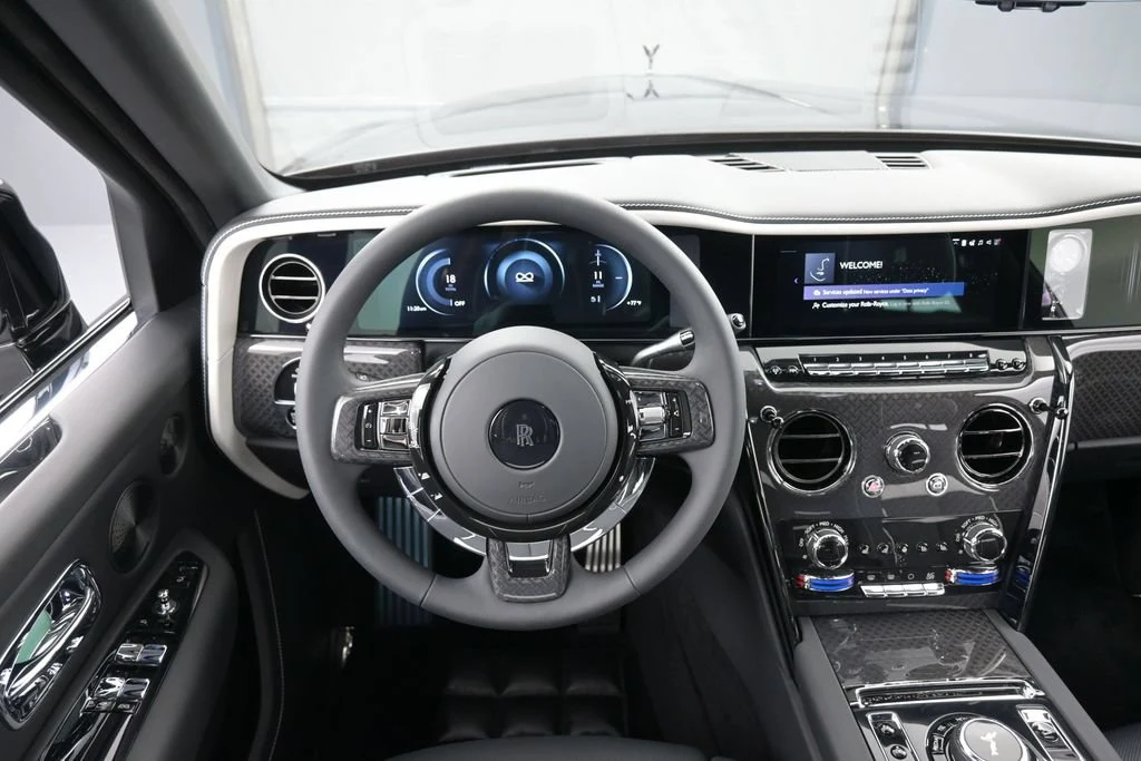 2027 Rolls-Royce Black Badge Cullinan Series II interior, dashboard