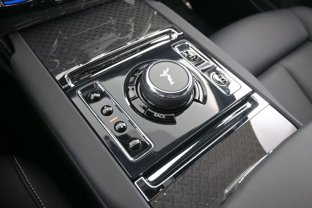 2027 Rolls-Royce Black Badge Cullinan Series II interior, center console
