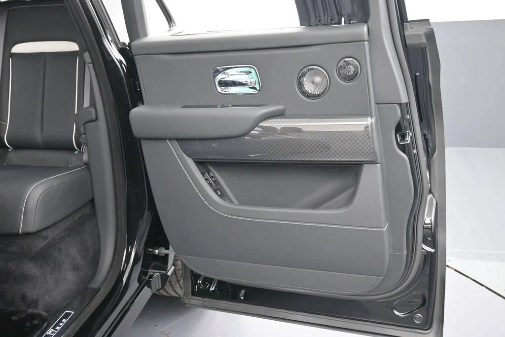 2027 Rolls-Royce Black Badge Cullinan Series II interior, door panel