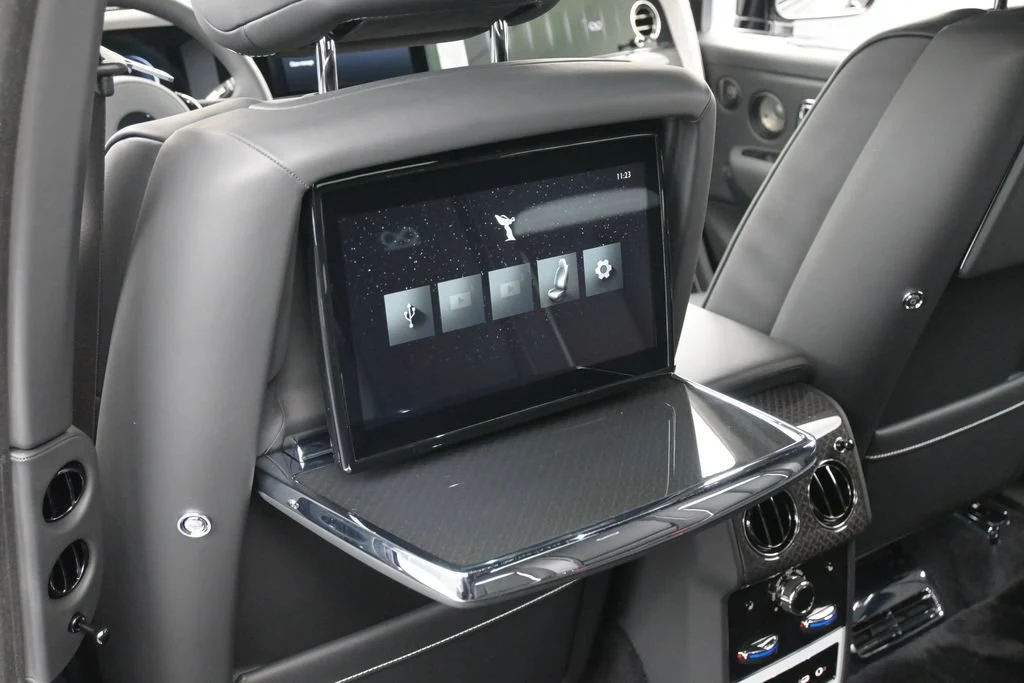 2027 Rolls-Royce Black Badge Cullinan Series II interior