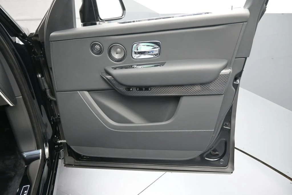 2027 Rolls-Royce Black Badge Cullinan Series II interior, door panel