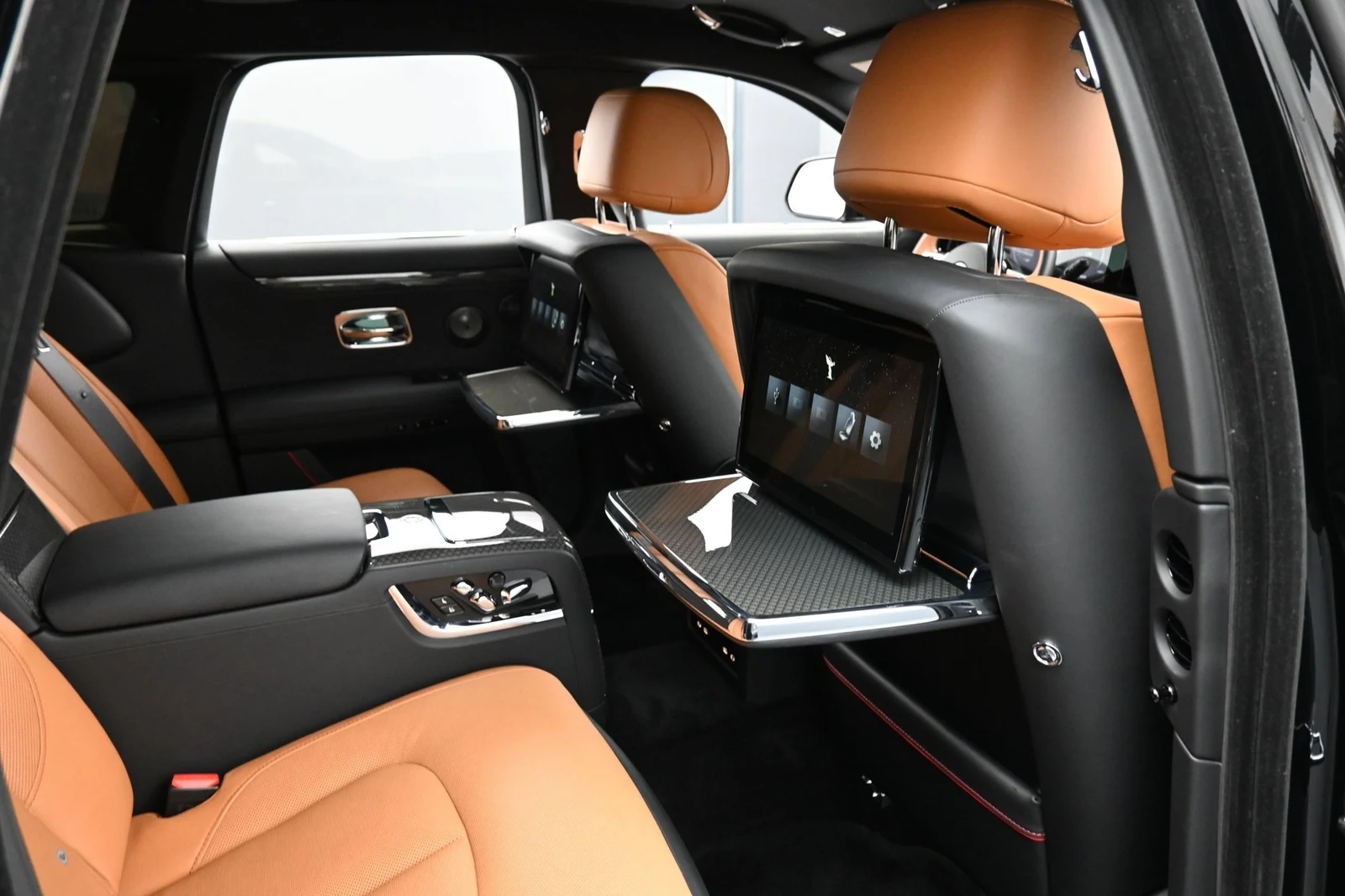2025 Rolls-Royce Black Badge Ghost interior, seats, Saddlery Tan and Black