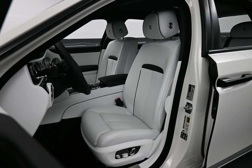 2027 Rolls-Royce Black Badge Ghost Series II interior, seats, Artic White