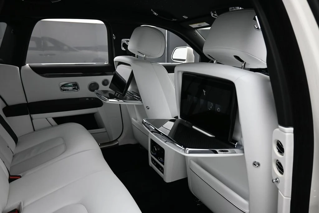 2027 Rolls-Royce Black Badge Ghost Series II interior, seats, Artic White