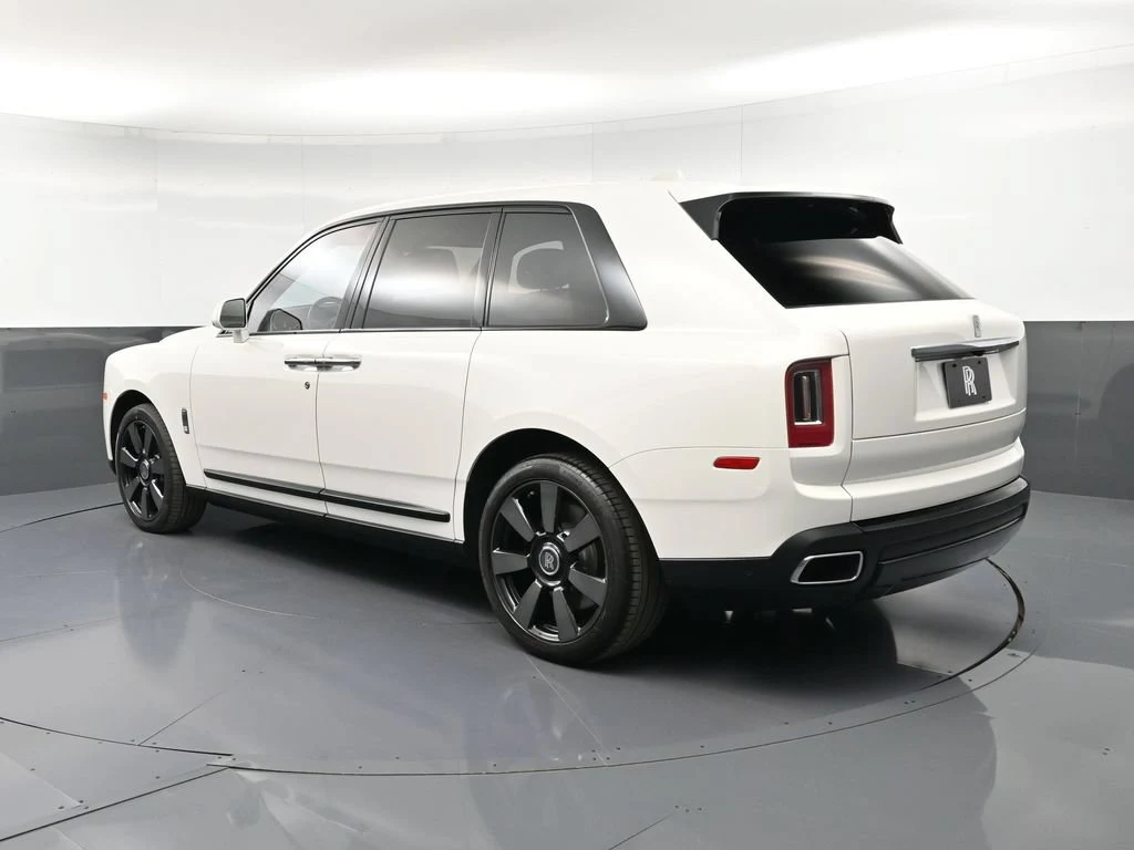2022 Rolls-Royce Cullinan, rear three-quarter view, White