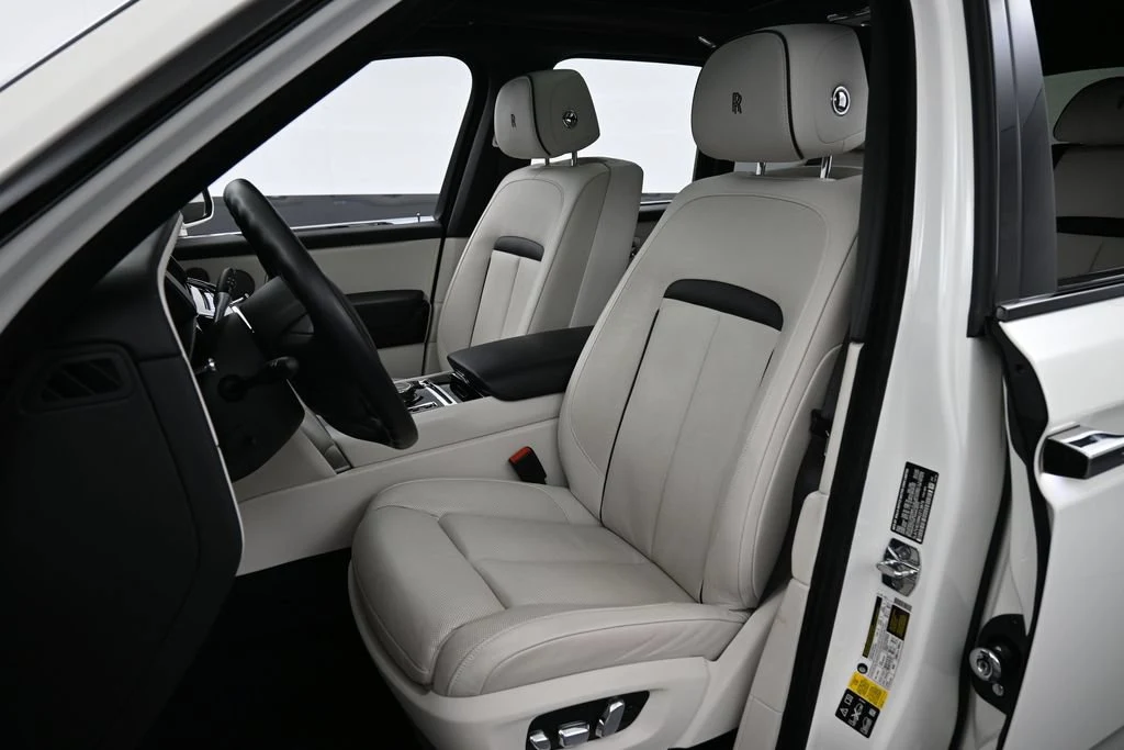 2022 Rolls-Royce Cullinan interior, seats, Seashell