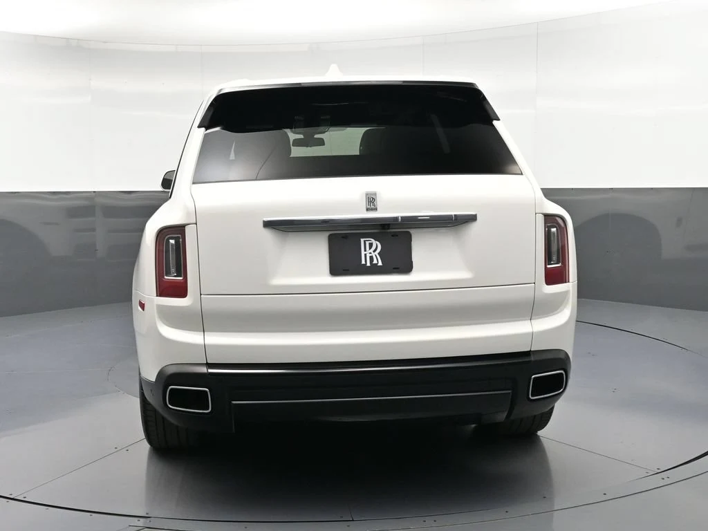 2022 Rolls-Royce Cullinan, rear three-quarter view, White