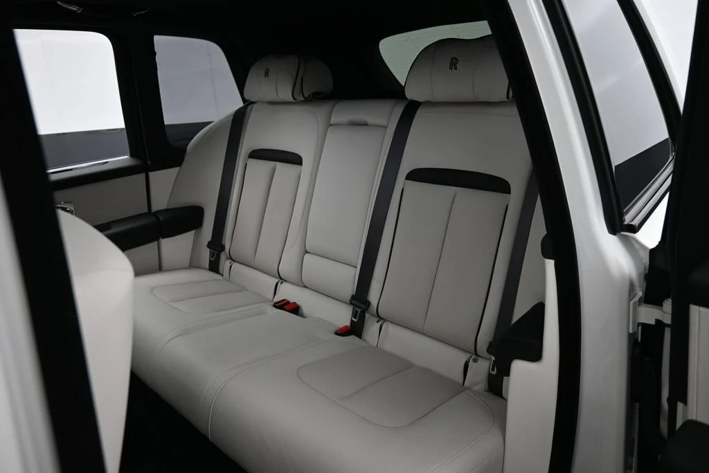 2022 Rolls-Royce Cullinan interior, seats, Seashell