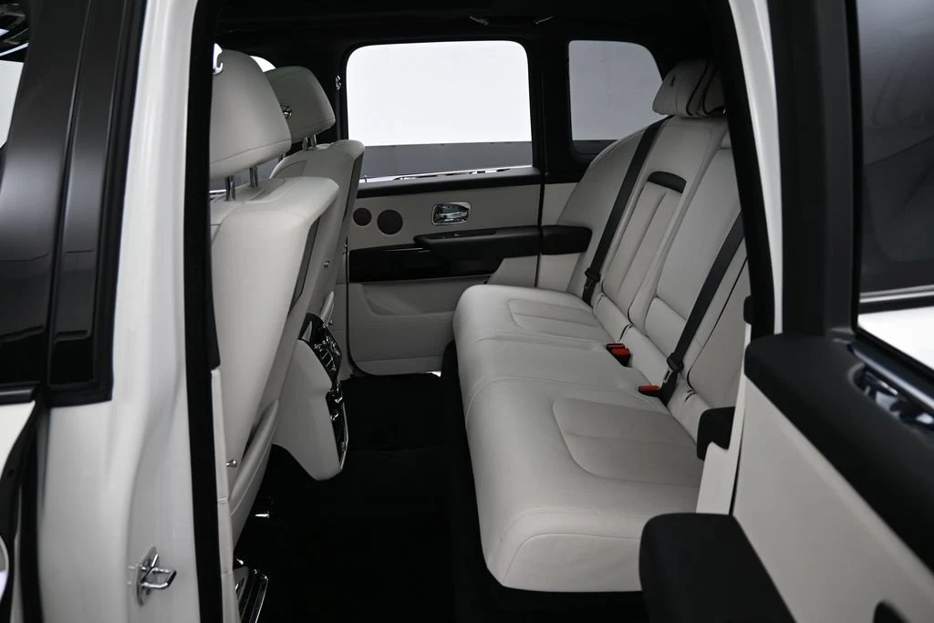 2022 Rolls-Royce Cullinan interior, seats, Seashell