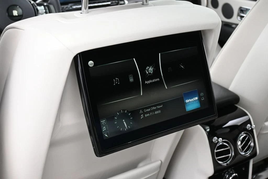 2022 Rolls-Royce Cullinan interior, Seashell
