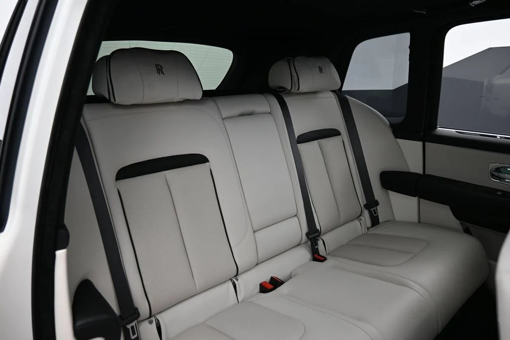 2022 Rolls-Royce Cullinan interior, seats, Seashell
