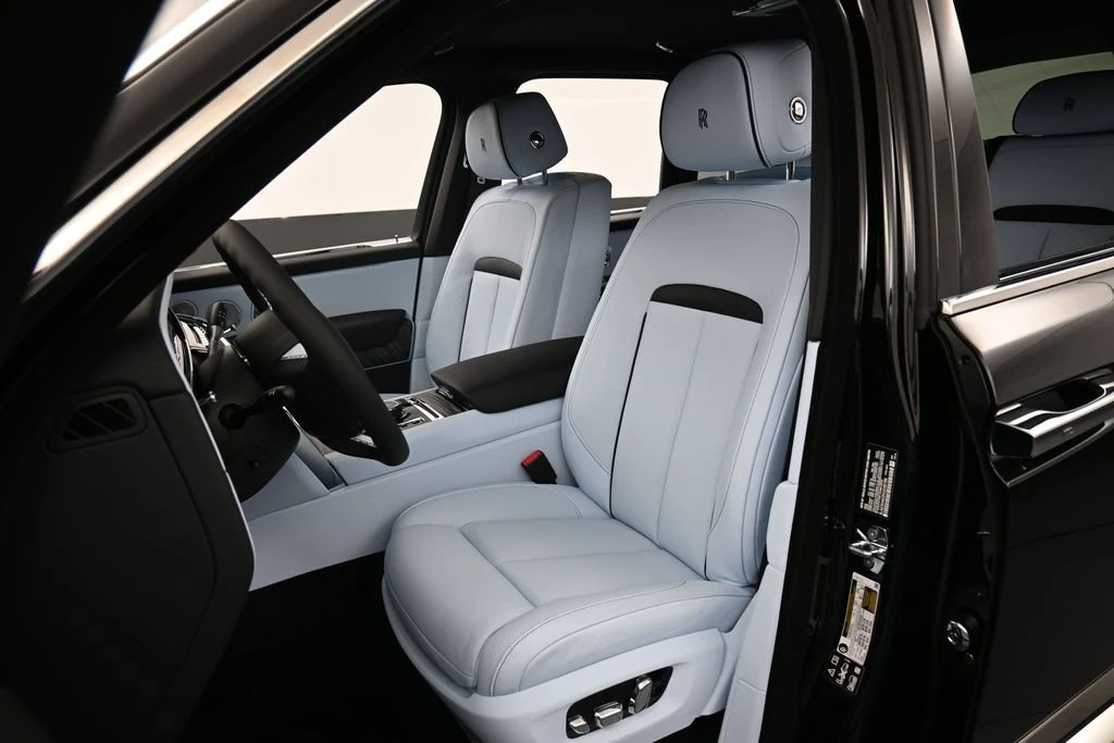 2027 Rolls-Royce Cullinan Series II interior, seats, Charles Blue