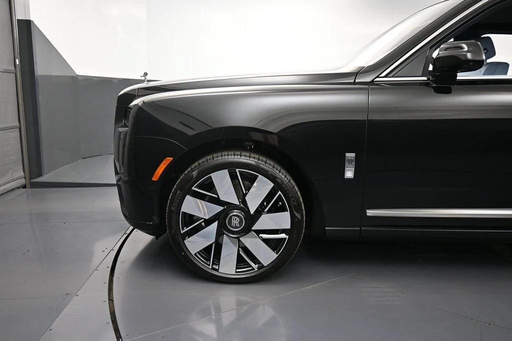 2027 Rolls-Royce Cullinan Series II, side profile, Black