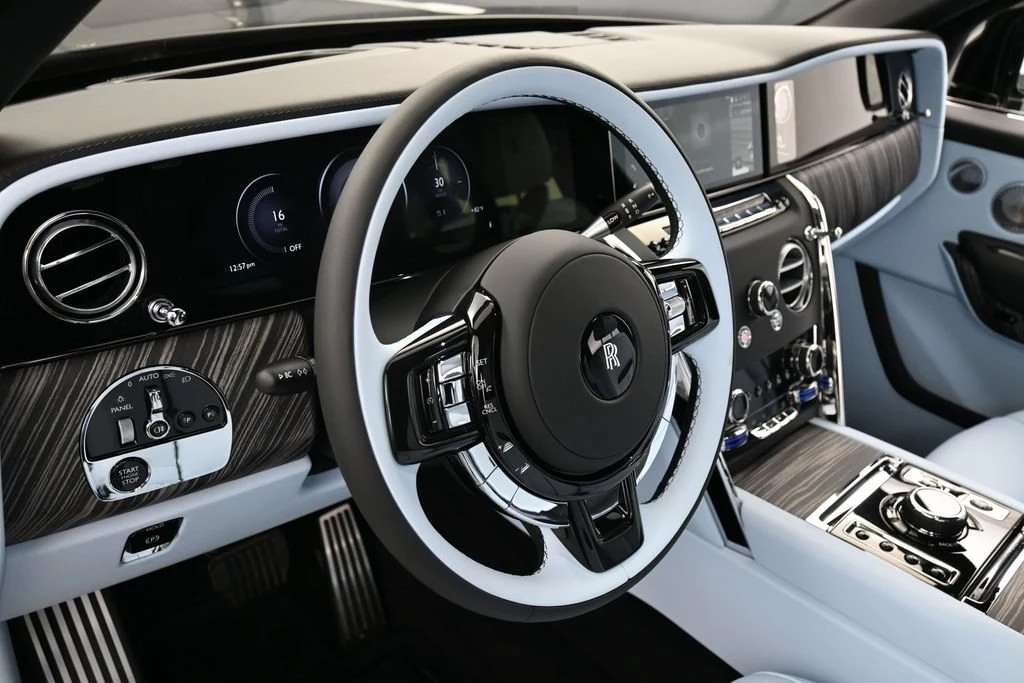 2027 Rolls-Royce Cullinan Series II interior, Charles Blue