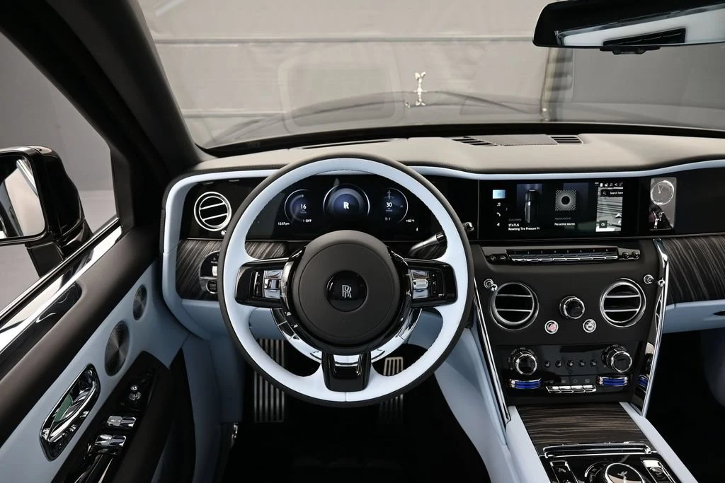 2027 Rolls-Royce Cullinan Series II interior, dashboard, Charles Blue