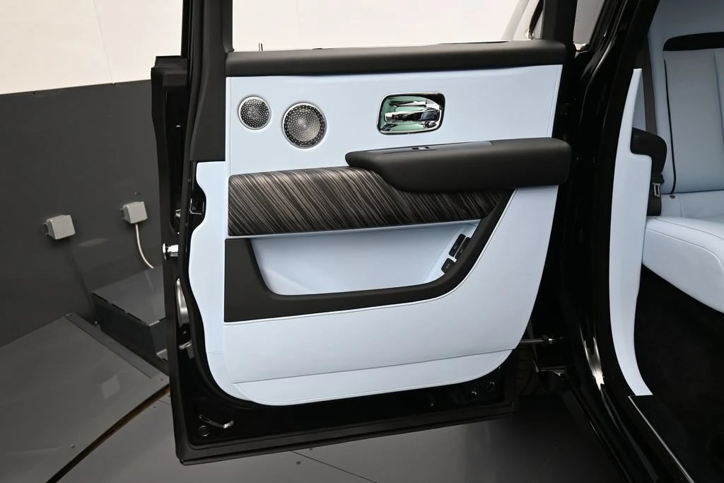 2027 Rolls-Royce Cullinan Series II interior, door panel, Charles Blue