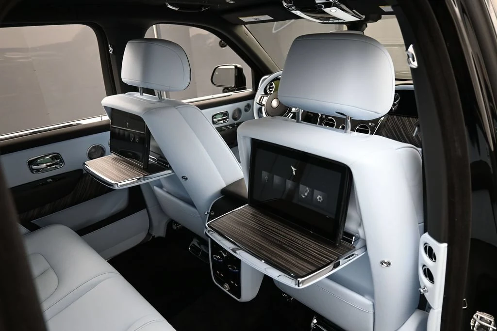 2027 Rolls-Royce Cullinan Series II interior, seats, Charles Blue