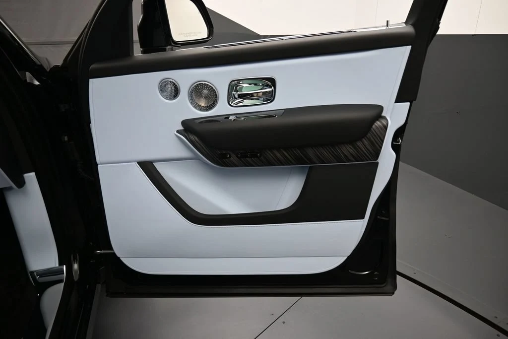2027 Rolls-Royce Cullinan Series II interior, door panel, Charles Blue