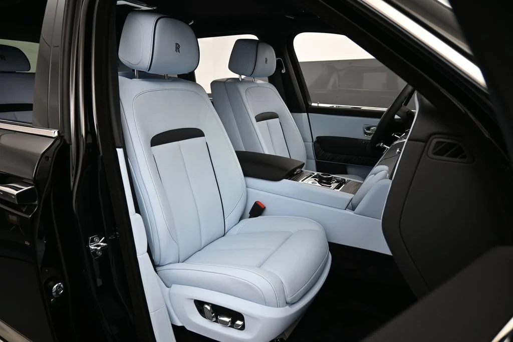 2027 Rolls-Royce Cullinan Series II interior, seats, Charles Blue