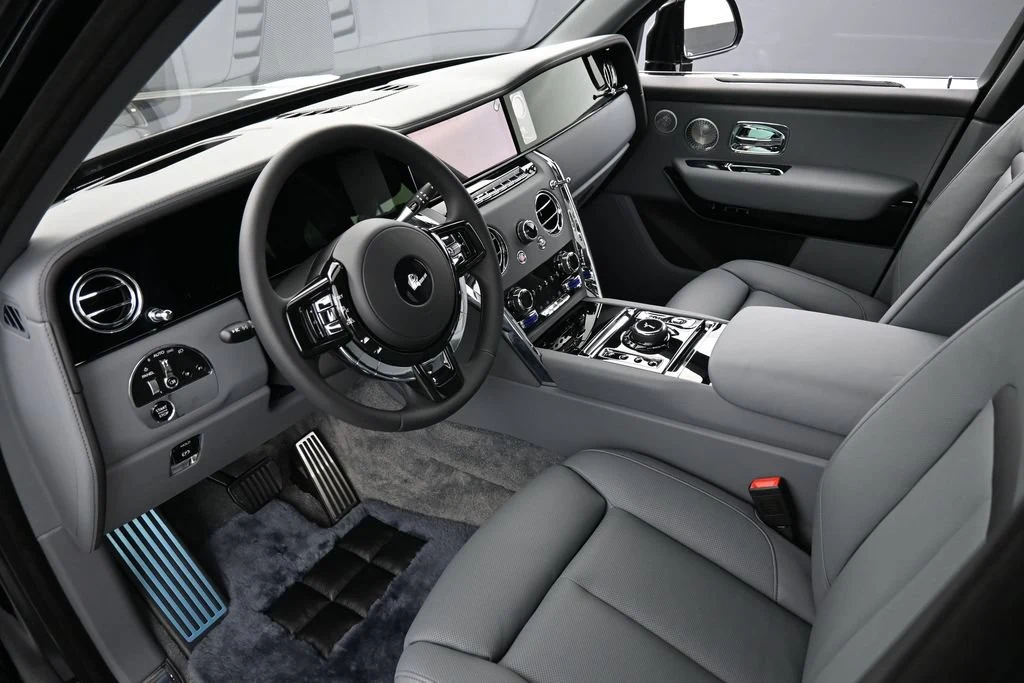 2027 Rolls-Royce Cullinan Series II interior, Scivaro Gray