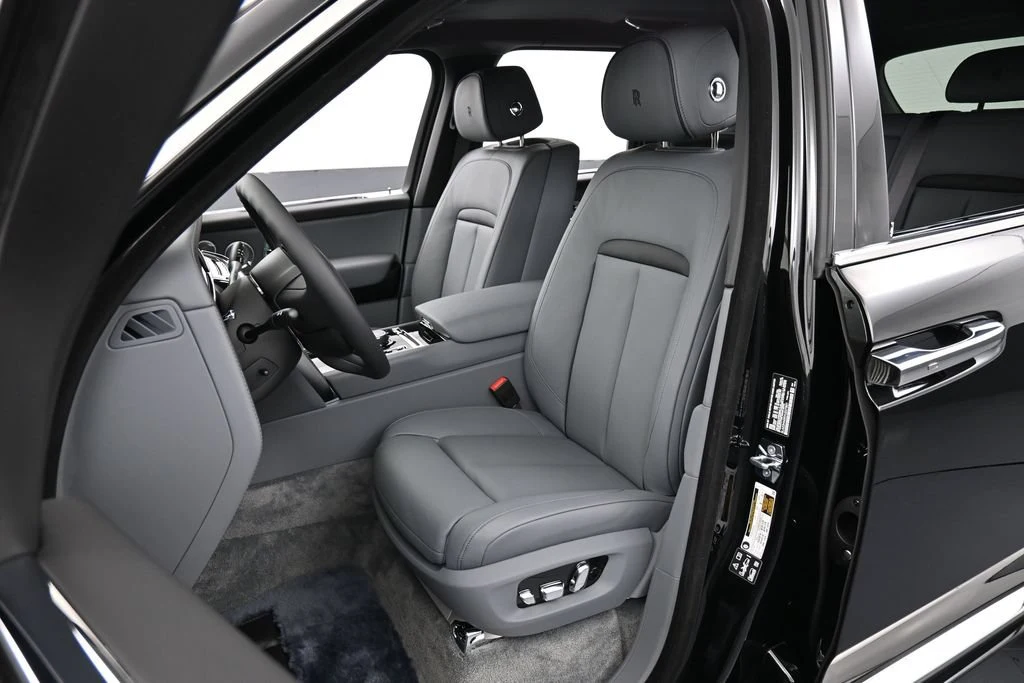 2027 Rolls-Royce Cullinan Series II interior, seats, Scivaro Gray
