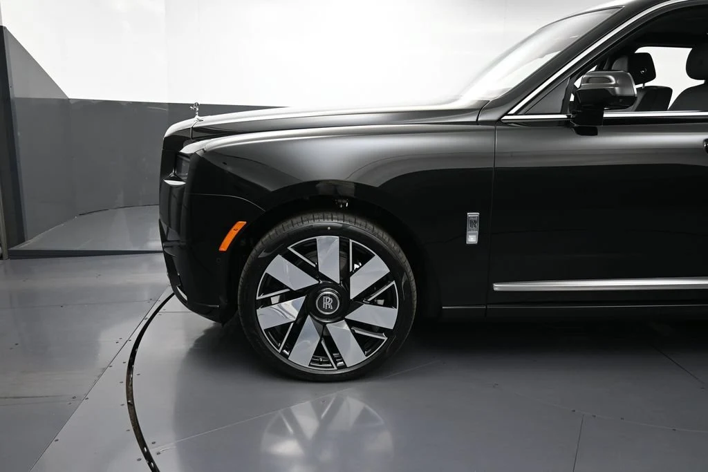 2027 Rolls-Royce Cullinan Series II for sale, exterior, Black