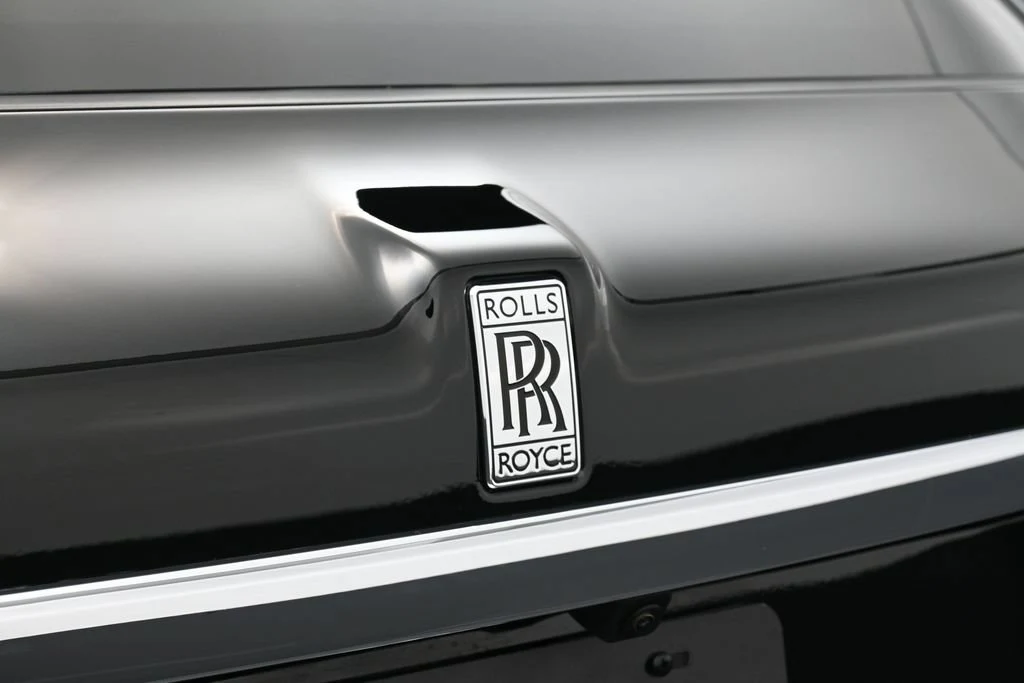 2027 Rolls-Royce Cullinan Series II interior, door sill, Scivaro Gray