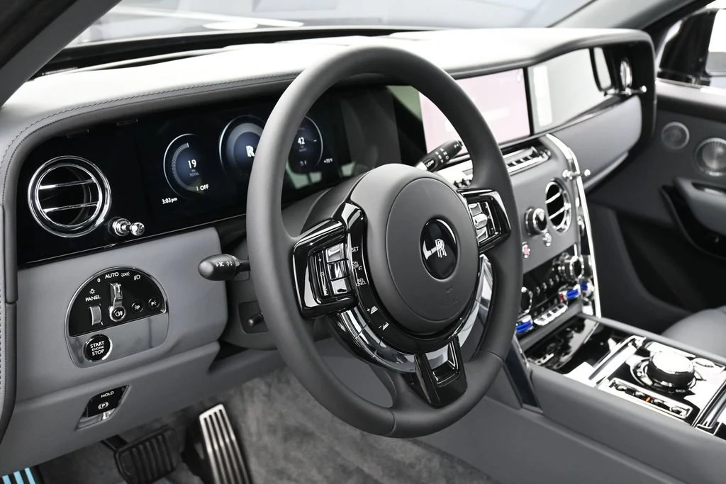 2027 Rolls-Royce Cullinan Series II interior, dashboard, Scivaro Gray