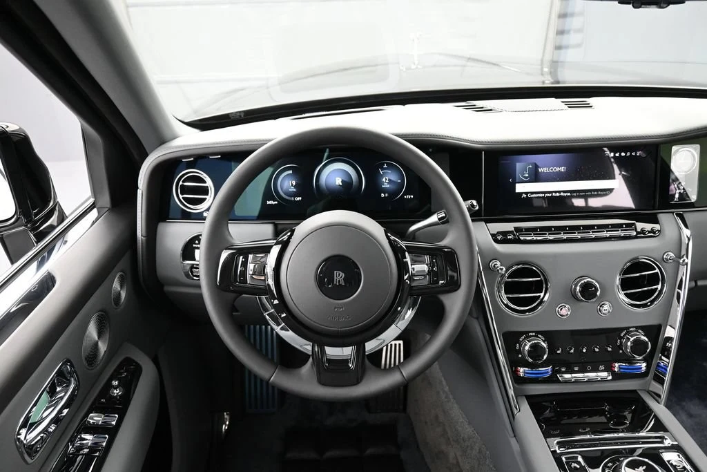 2027 Rolls-Royce Cullinan Series II interior, dashboard, Scivaro Gray