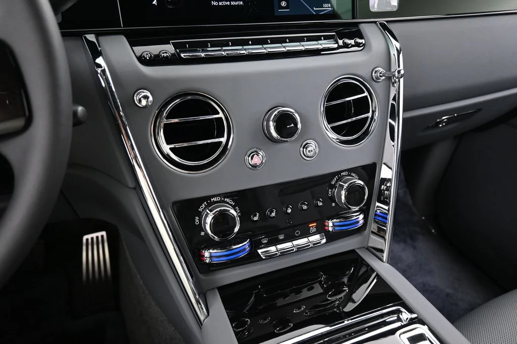 2027 Rolls-Royce Cullinan Series II interior, Scivaro Gray