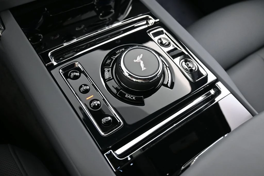 2027 Rolls-Royce Cullinan Series II interior, center console, Scivaro Gray