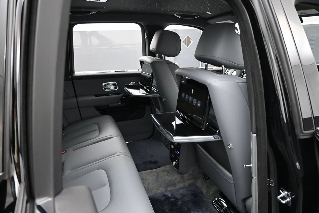 2027 Rolls-Royce Cullinan Series II interior, seats, Scivaro Gray